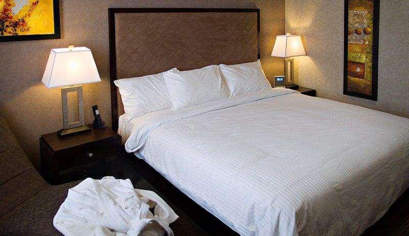 Acclaim Hotel By Clique YYC Pokoj fotografie